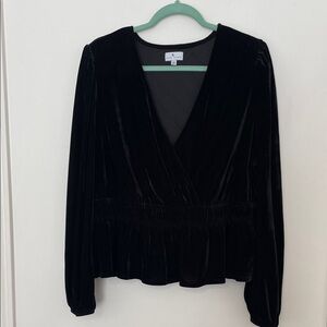 True Craft Black Velvet Peplum Wrap Women's Blouse size 2X